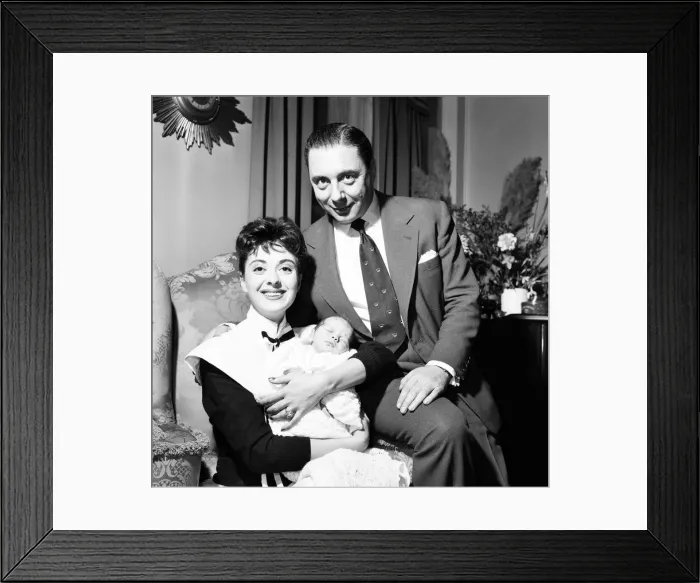 Framed Print : Ronald Waldman, BBC Head of Light Entertainment, wife, actress Lana Morris Framed Print : Ronald Waldman, BBC Head of Light Entertainment, wife, actress Lana Morris