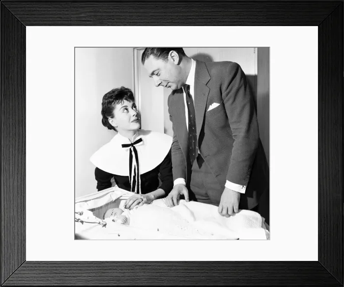 Framed Print : Ronald Waldman, BBC Head of Light Entertainment, wife, actress Lana Morris Framed Print : Ronald Waldman, BBC Head of Light Entertainment, wife, actress Lana Morris