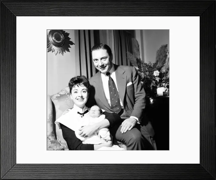 Framed Print : Ronald Waldman, BBC Head of Light Entertainment, wife, actress Lana Morris Framed Print : Ronald Waldman, BBC Head of Light Entertainment, wife, actress Lana Morris