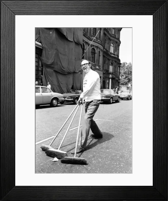 Framed Print : Help Keep Britain Tidy, Photo-call to promote campaign, stars pictured at Les Framed Print : Help Keep Britain Tidy, Photo-call to promote campaign, stars pictured at Les