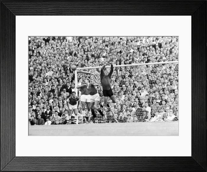Framed Print : Pre season friendly match at Highbury. Arsenal 3 v Glasgow Rangers 0 Framed Print : Pre season friendly match at Highbury. Arsenal 3 v Glasgow Rangers 0
