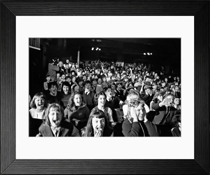 Framed Print : Premier of A Hard Days Night, crowds gather to catch sight of Framed Print : Premier of A Hard Days Night, crowds gather to catch sight of