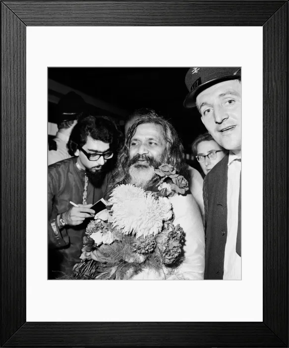Framed Print : Maharishi Mahesh Yogi at Euston Station waiting to leave for his summer school in Bangor