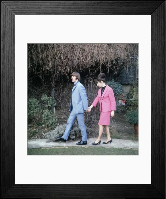 Framed Print : Ringo Starr walks along holding the hand of his Bride Maureen Cox 11 February 1965