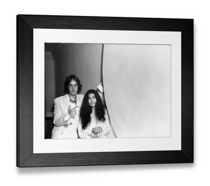 Framed Print : John Lennon with Yoko Ono at You are here art exhibition Framed Print : John Lennon with Yoko Ono at You are here art exhibition