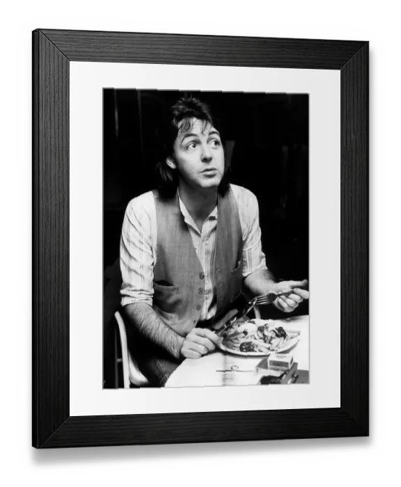 Framed Print : Former Beatles singer Paul McCartney, eating fish and chips. November 1977 Framed Print : Former Beatles singer Paul McCartney, eating fish and chips. November 1977