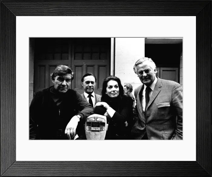 Framed Print : Robert Beatty, Richard Todd, Barbara Shelley and Derek Bond who are appearing in the play