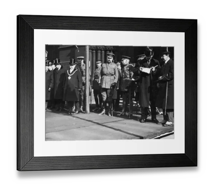 Framed Print : Lord Kitchener (centered) outside the Manchester Town Hall. Circa 1915