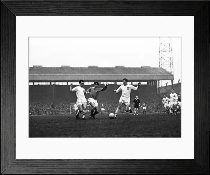 Framed Print : English League Division One match at Old Trafford. Manchester United 6 v Framed Print : English League Division One match at Old Trafford. Manchester United 6 v