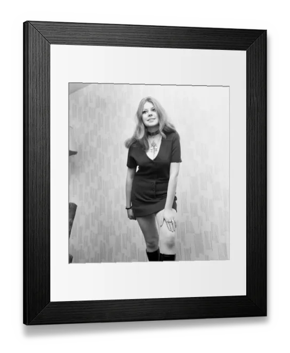 Framed Print : Maureen Murphy, Kibblesworth in Tyne and Wear, 30th November 1970