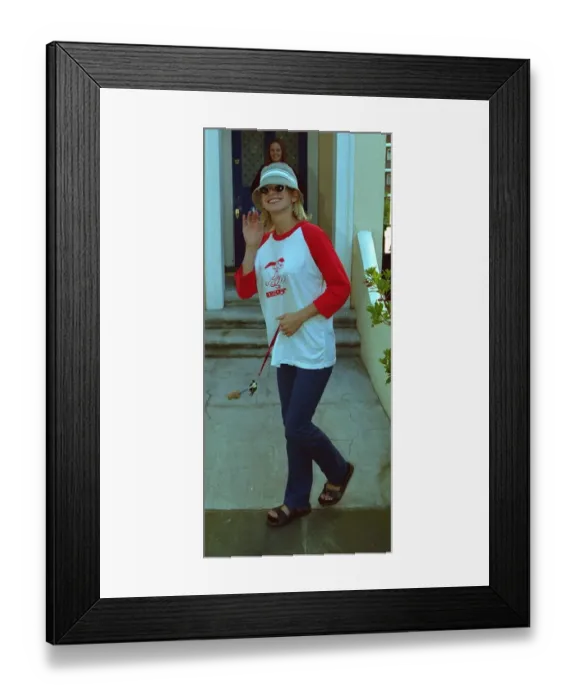 Framed Print : ZOE BALL RADIO ONE DISC JOCKEY AND TV PRESENTER AUG 1999 LEAVING HER HOUSE Framed Print : ZOE BALL RADIO ONE DISC JOCKEY AND TV PRESENTER AUG 1999 LEAVING HER HOUSE