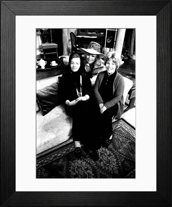 Framed Print : Actress Patricia Hayes with some of the cast of Relative Values at the Theatre Royal Framed Print : Actress Patricia Hayes with some of the cast of Relative Values at the Theatre Royal