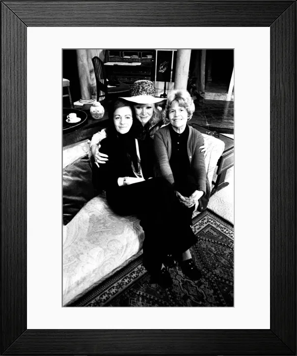 Framed Print : Actress Patricia Hayes with some of the cast of Relative Values at the Theatre Royal Framed Print : Actress Patricia Hayes with some of the cast of Relative Values at the Theatre Royal
