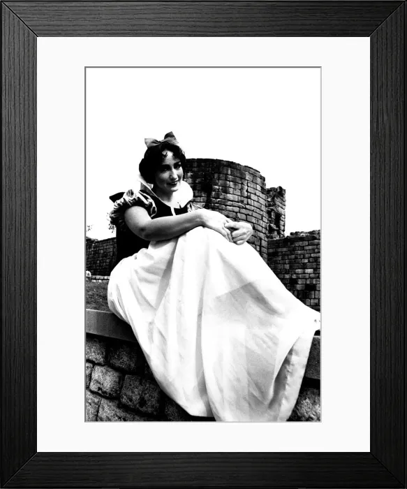 Framed Print : Carol Leroy on a photoshoot on the Newcastle City Walls for the Pantomime Snow White
