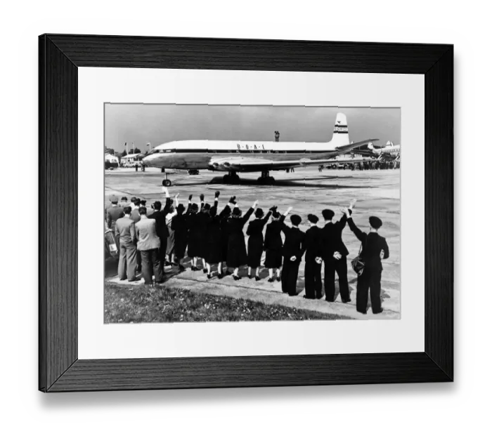 Framed Print : The De Havilland Comet, the worlds first commercial jet airliner to reach production Framed Print : The De Havilland Comet, the worlds first commercial jet airliner to reach production