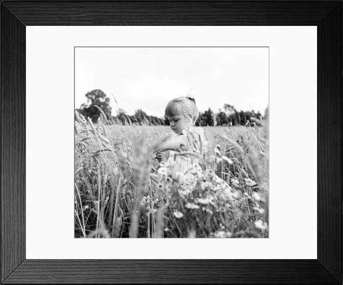 Framed Print : Siblings, Helen (3) and Paul Burrows (9) from Waterloo, London Framed Print : Siblings, Helen (3) and Paul Burrows (9) from Waterloo, London