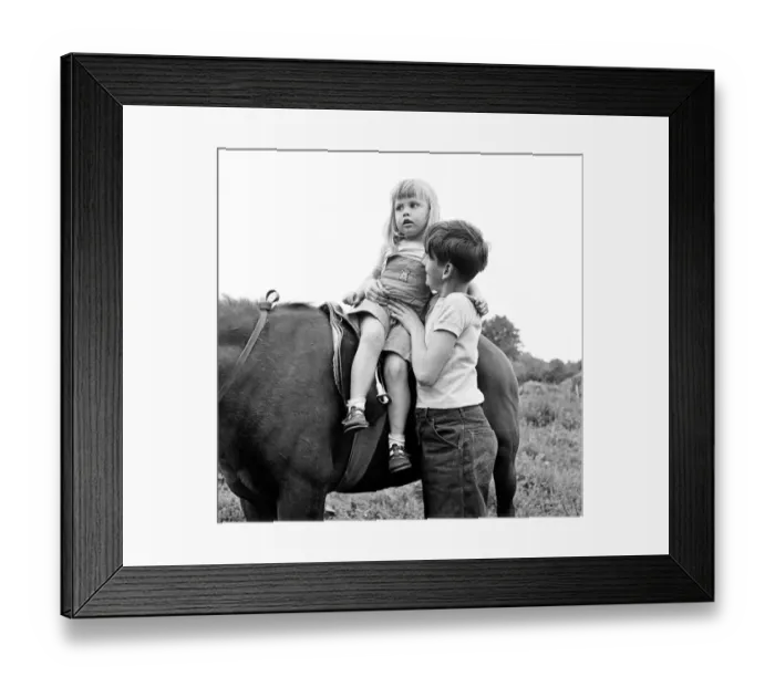 Framed Print : Siblings, Helen (3) and Paul Burrows (9) from Waterloo, London Framed Print : Siblings, Helen (3) and Paul Burrows (9) from Waterloo, London