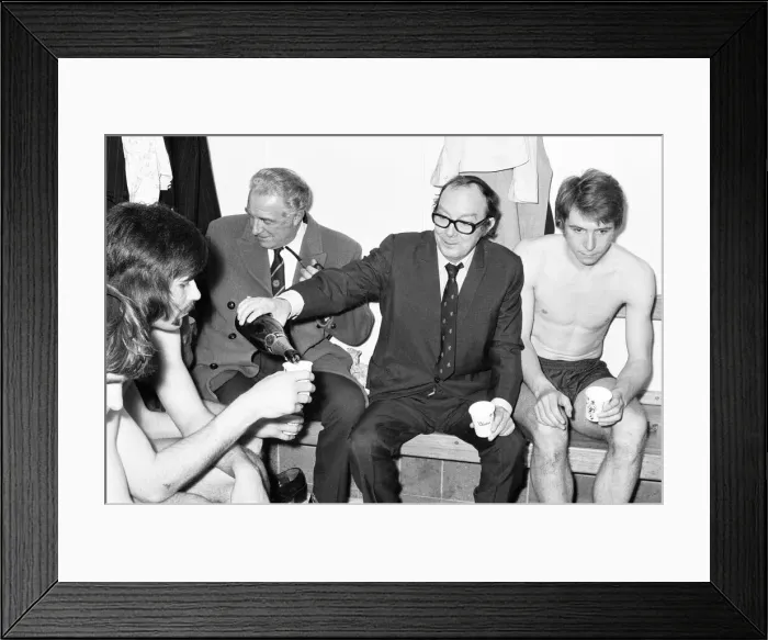 Framed Print : Luton Town 3 - 4 Sunderland, Division Two League match at Kenilworth Road Framed Print : Luton Town 3 - 4 Sunderland, Division Two League match at Kenilworth Road