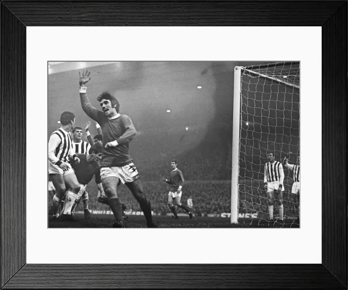 Framed Print : English League Division One match at Old Trafford, Manchester United 2 v West Bromwich Framed Print : English League Division One match at Old Trafford, Manchester United 2 v West Bromwich