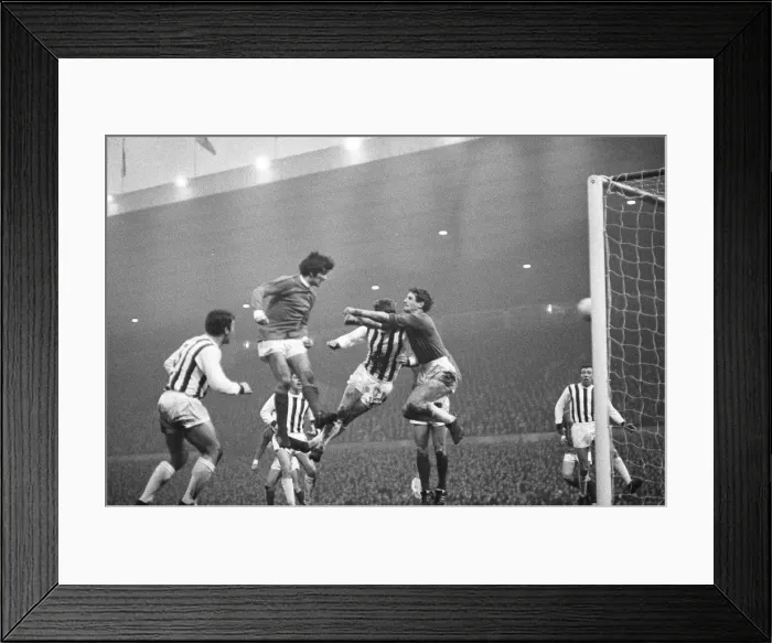 Framed Print : English League Division One match at Old Trafford, Manchester United 2 v West Bromwich Framed Print : English League Division One match at Old Trafford, Manchester United 2 v West Bromwich