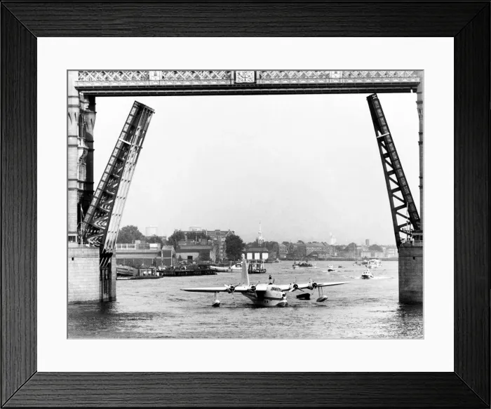 Framed Print : The Short S. 25 Sandringham was a derivative of the W. W. 2 long-range Sunderland flying Framed Print : The Short S. 25 Sandringham was a derivative of the W. W. 2 long-range Sunderland flying
