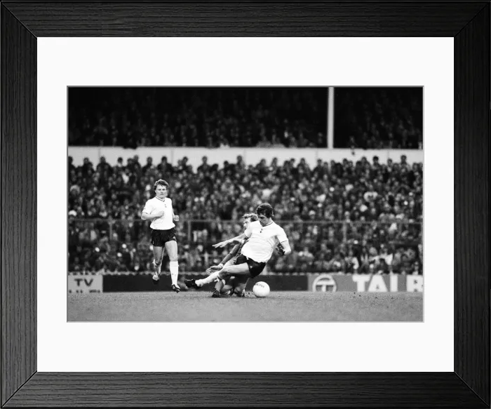 Framed Print : English League Division One match at White Hart Lane. Tottenham Hotspur v Swansea Framed Print : English League Division One match at White Hart Lane. Tottenham Hotspur v Swansea