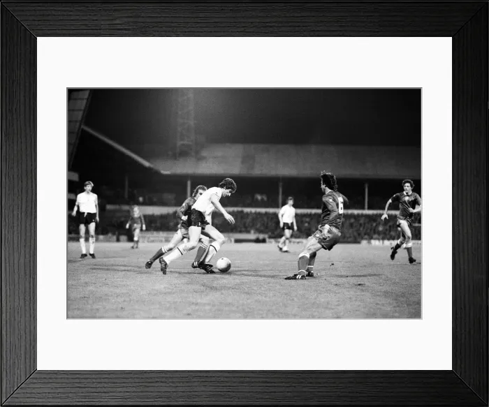 Framed Print : English League Division One match at White Hart Lane. Tottenham Hotspur v Swansea