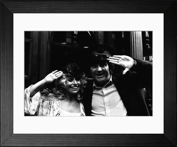 Framed Print : Carry-on actress Barbara Windsor with local comedian Spike Rawlings outside the Threatre