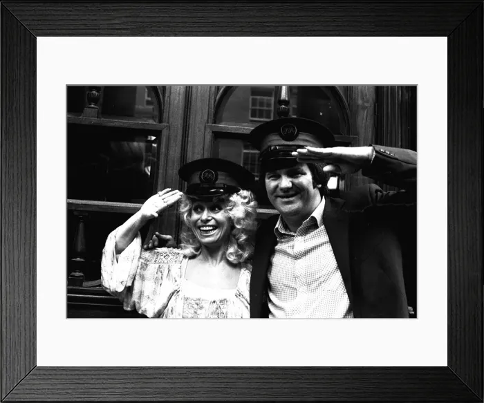 Framed Print : Carry-on actress Barbara Windsor with local comedian Spike Rawlings outside the Threatre Framed Print : Carry-on actress Barbara Windsor with local comedian Spike Rawlings outside the Threatre