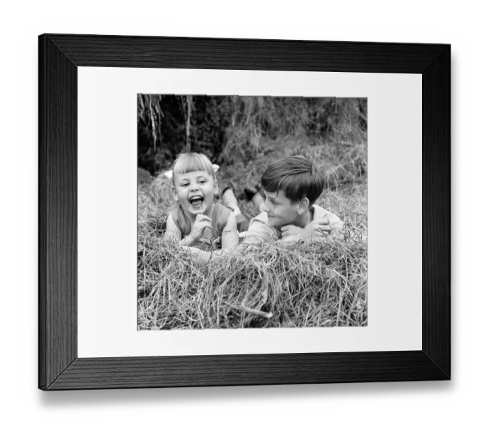 Framed Print : Siblings, Helen (3) and Paul Burrows (9) from Waterloo, London Framed Print : Siblings, Helen (3) and Paul Burrows (9) from Waterloo, London