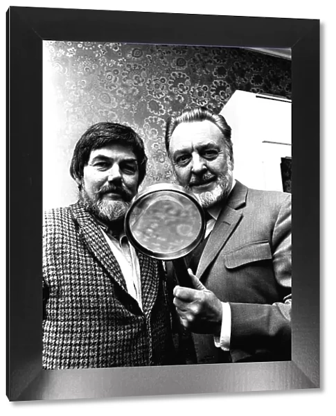 Actor Donald Sinden was presented with an enormous magnifiying glass by namesake David