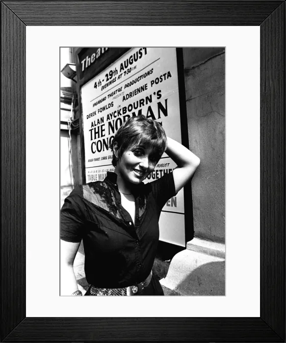 Framed Print : Adrienne Posta and Derek Fowlds at the Theatre Royal, Newcastle where they are appearing