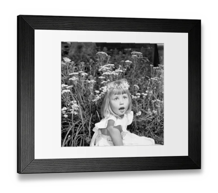 Framed Print : Siblings, Helen (3) and Paul Burrows (9) from Waterloo, London Framed Print : Siblings, Helen (3) and Paul Burrows (9) from Waterloo, London