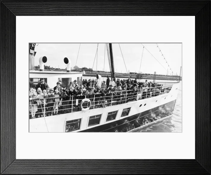 Framed Print : 100s of Cleveland children set off from Head Wrightson Wharf Framed Print : 100s of Cleveland children set off from Head Wrightson Wharf