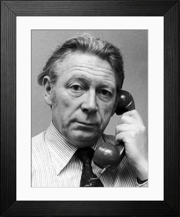 Framed Print : Geoffrey Goodman, Daily Mirror Industrial Correspondant. 30th December 1976 Framed Print : Geoffrey Goodman, Daily Mirror Industrial Correspondant. 30th December 1976