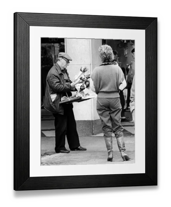 Framed Print : A street trader selling flowers on Northumberland Street, Newcastle on 19th October 1984