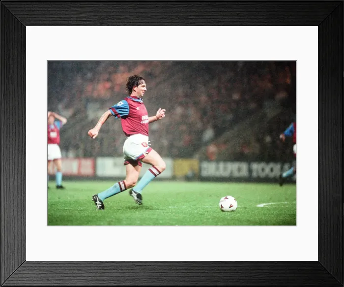 Framed Print : Norwich 1-0 Aston Villa, League match at Carrow Road, Wednesday 24th March 1993 Framed Print : Norwich 1-0 Aston Villa, League match at Carrow Road, Wednesday 24th March 1993