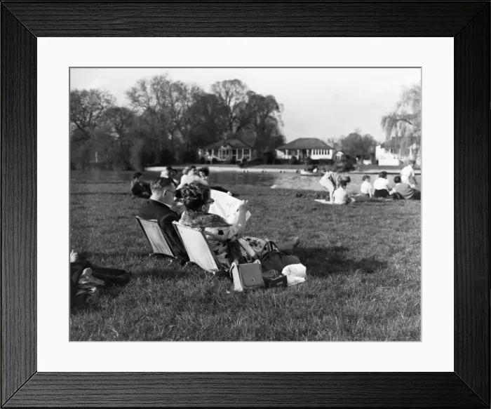 Framed Print : Easter 1952 Thames River Scenes between Hampton Court Framed Print : Easter 1952 Thames River Scenes between Hampton Court