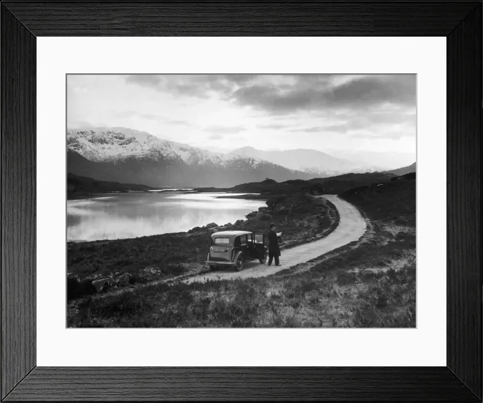 Framed Print : Driver consults his map whilst parked beside Loch Cluanie, Inverness shire Framed Print : Driver consults his map whilst parked beside Loch Cluanie, Inverness shire