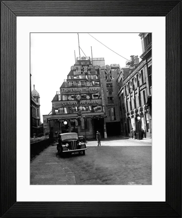Framed Print : Daily Mirror building decorated to celebrate VJ day to mark the end of WW2 Framed Print : Daily Mirror building decorated to celebrate VJ day to mark the end of WW2