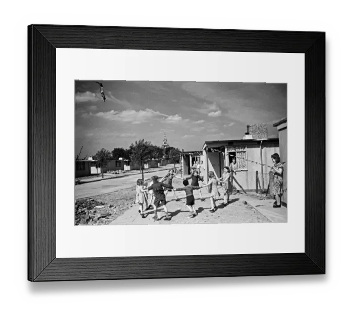 Framed Print : Dockland Houses, Isle of Dogs. Families set up home in pre-fabricated houses, Circa 1946