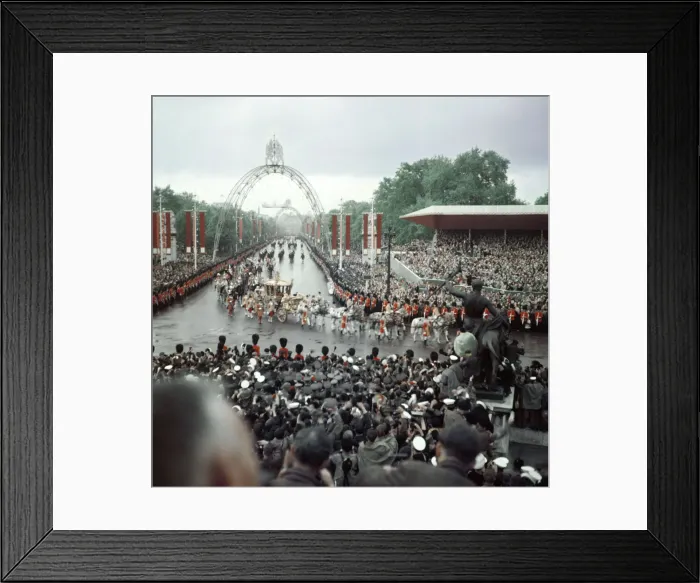 Framed Print : Queen Elizabeth Coronation II, coming down The Mall London, 2nd June 1953 Framed Print : Queen Elizabeth Coronation II, coming down The Mall London, 2nd June 1953