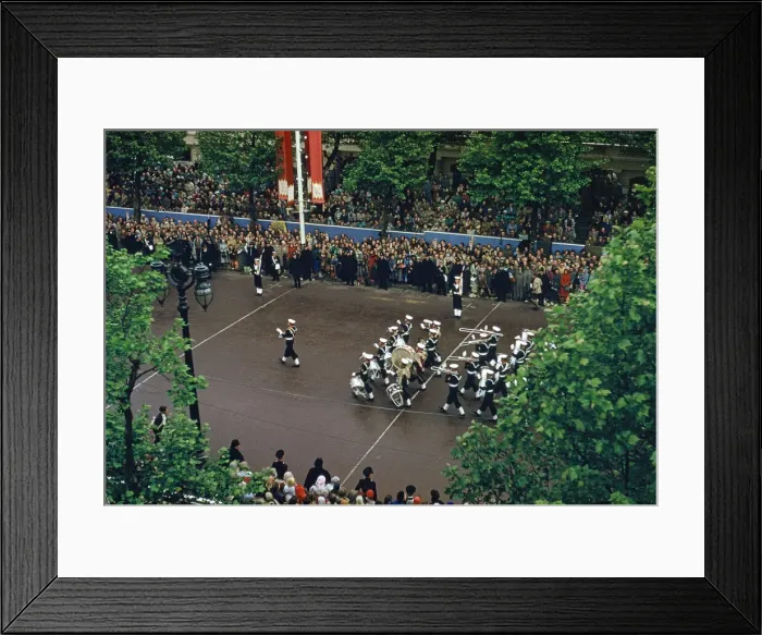 Framed Print : Queen Elizabeth Coronation II, London, 2nd June 1953 Framed Print : Queen Elizabeth Coronation II, London, 2nd June 1953