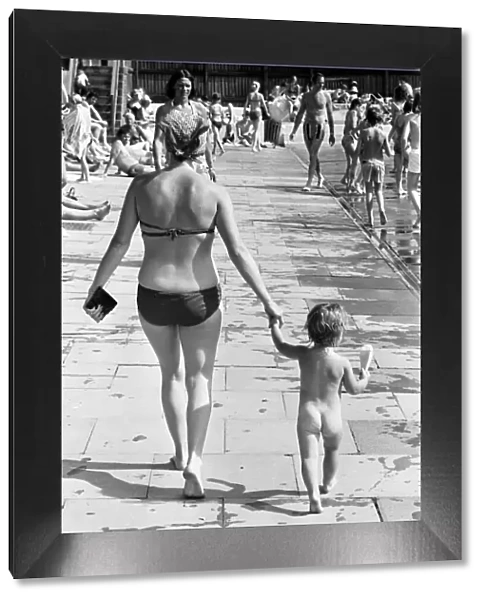 Mother and child try to keep cool at a Birmingham lido during the summer heatwave of 1976