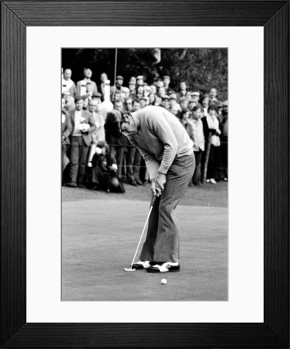 Framed Print : Graham Marsh playing golf in the Piccadilly World Match Play Championship, which he lost Framed Print : Graham Marsh playing golf in the Piccadilly World Match Play Championship, which he lost
