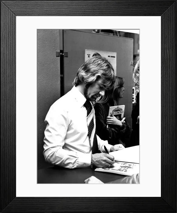 Framed Print : Crowds besieged Binns department store when disc-jockey