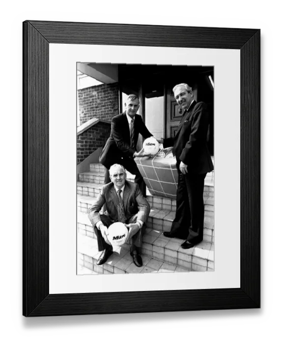 Framed Print : Jackie Milburn, Jim Turney, chairman of Turney-Wylde and vice chairman of Blyth Spartans