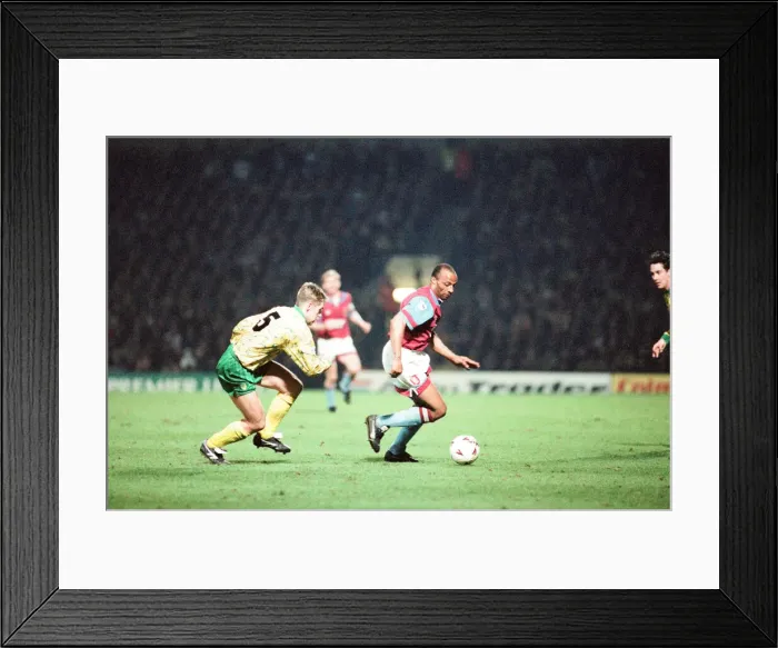 Framed Print : Norwich 1-0 Aston Villa, League match at Carrow Road, Wednesday 24th March 1993 Framed Print : Norwich 1-0 Aston Villa, League match at Carrow Road, Wednesday 24th March 1993