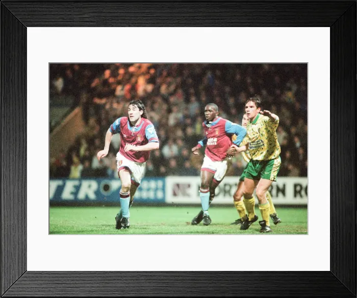 Framed Print : Norwich 1-0 Aston Villa, League match at Carrow Road, Wednesday 24th March 1993