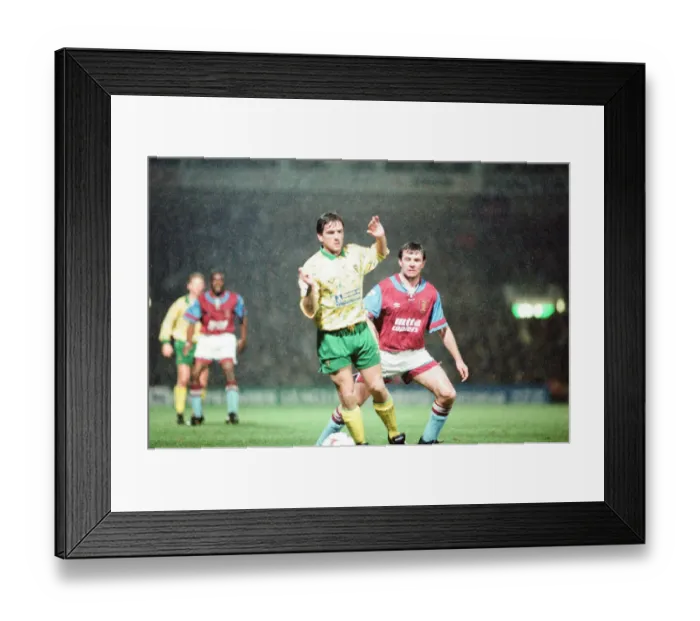 Framed Print : Norwich 1-0 Aston Villa, League match at Carrow Road, Wednesday 24th March 1993